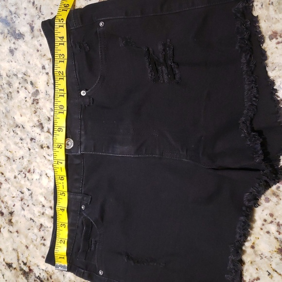 ๐งโ๐10/10๐งโ๐Wax jean shorts in black - Picture 6 of 8